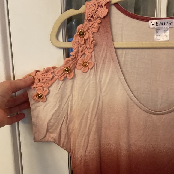 Venus Small Ombré Crocheted Floral Detail Cold Shoulder Short Sleeve Top - Picture 3 of 8